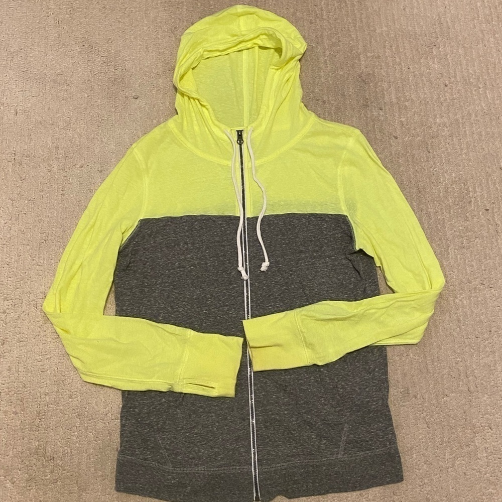 Light weighed hoodie with full zipper